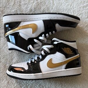Nike Women's Sneakers Black Gold White